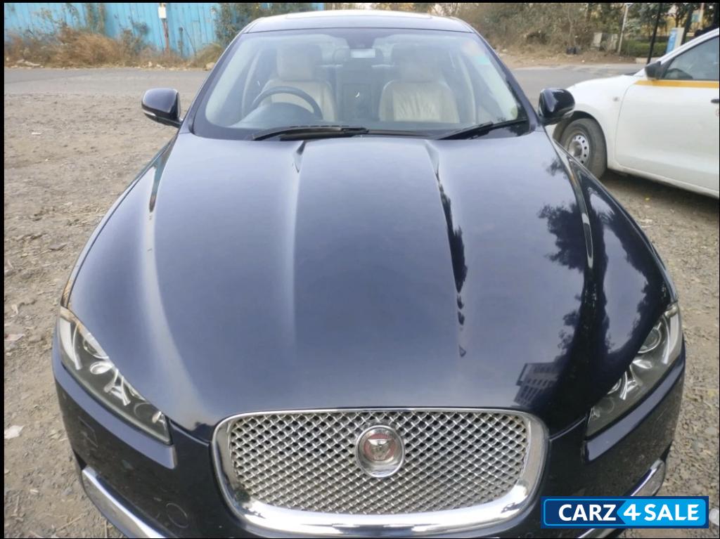Dark Sapphire Jaguar XF 2.2 diesel Luxury line