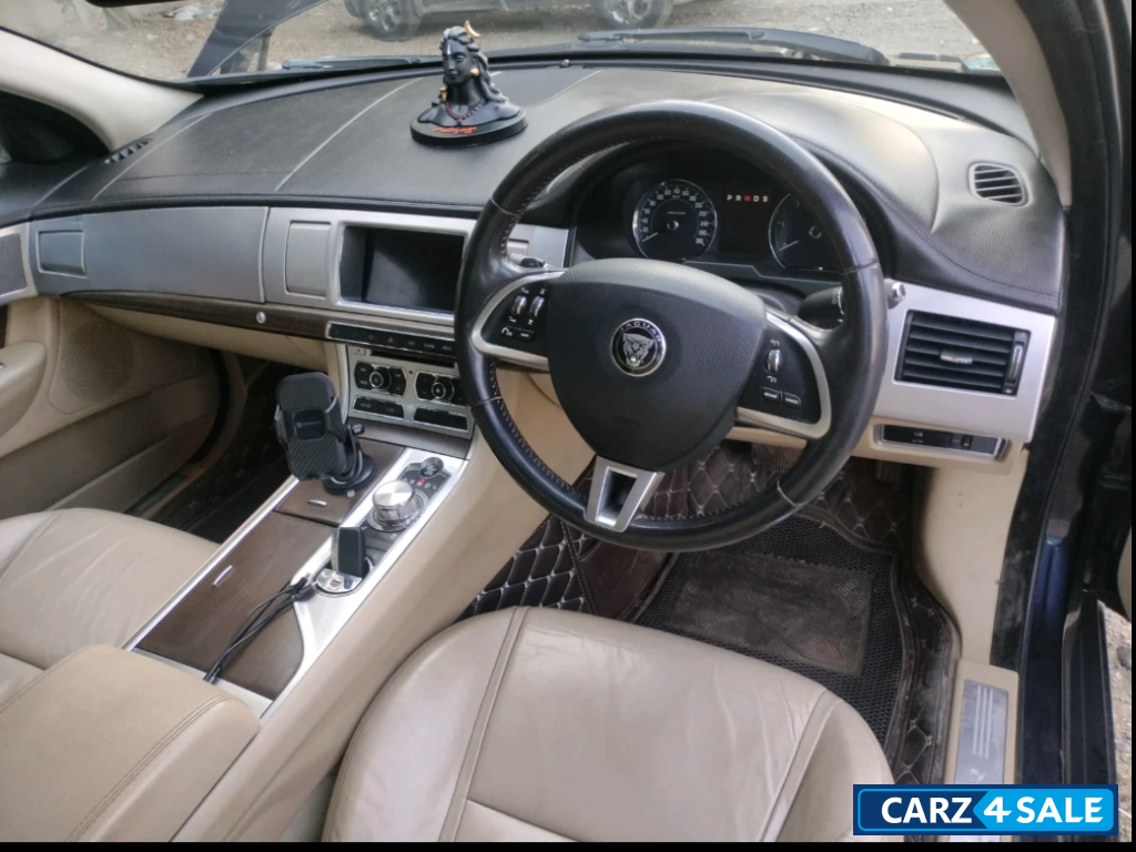 Dark Sapphire Jaguar XF 2.2 diesel Luxury line