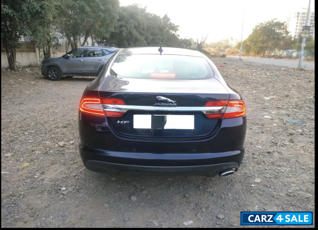 Dark Sapphire Jaguar XF 2.2 diesel Luxury line