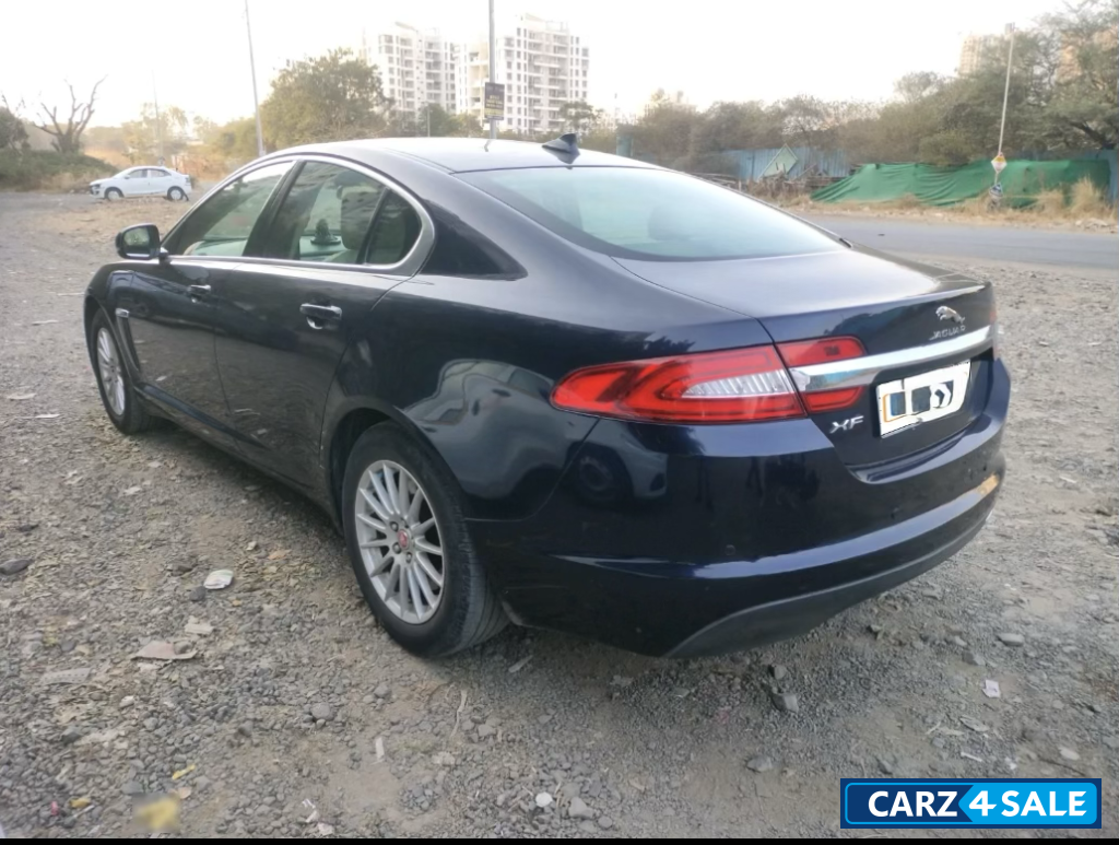 Dark Sapphire Jaguar XF 2.2 diesel Luxury line