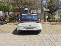 Polar White Hyundai i20 1.0 TURBO SPORTZ DCT