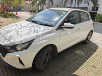 Polar White Hyundai i20 1.0 TURBO SPORTZ DCT