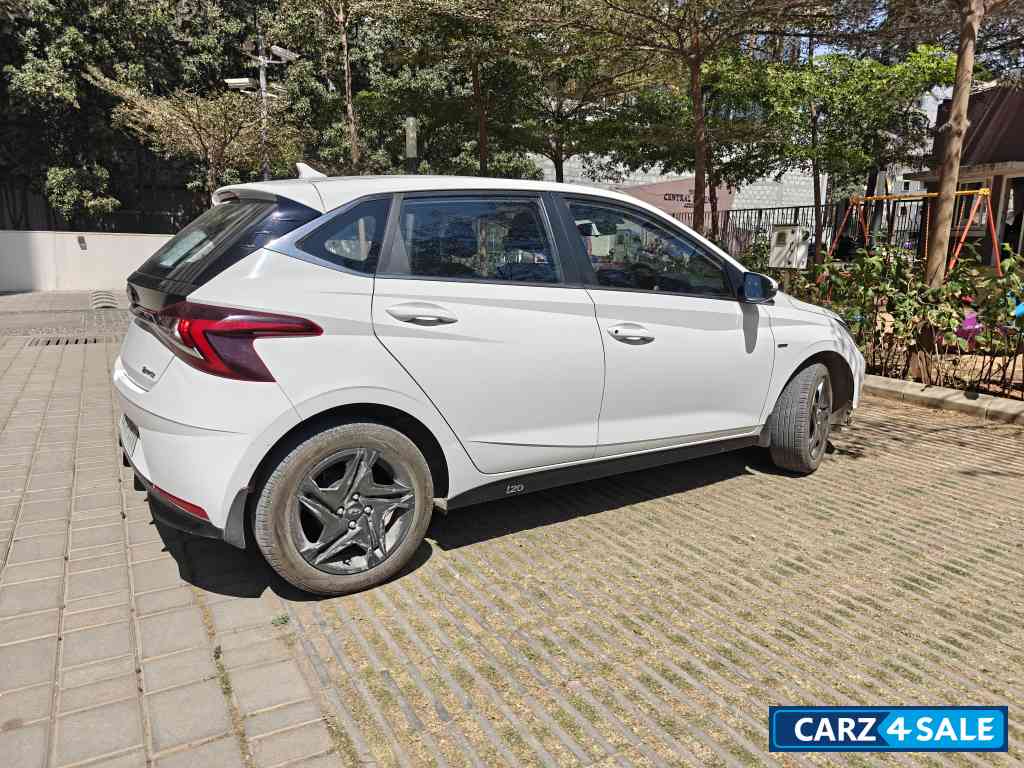 Polar White Hyundai i20 1.0 TURBO SPORTZ DCT