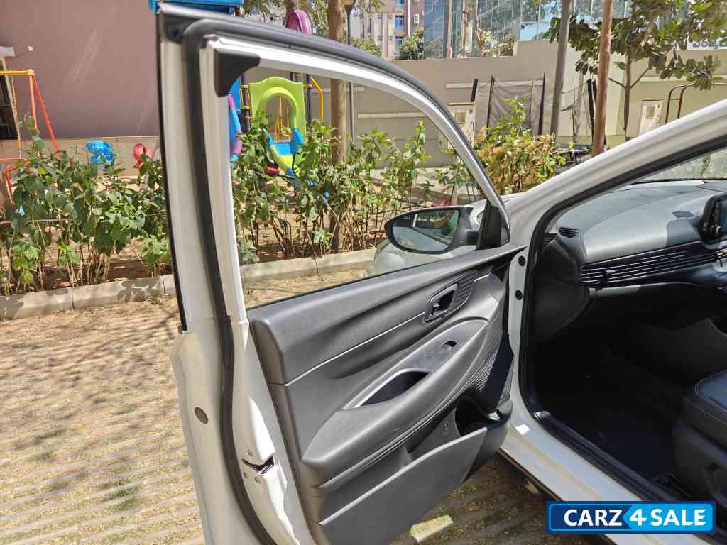 Polar White Hyundai i20 1.0 TURBO SPORTZ DCT