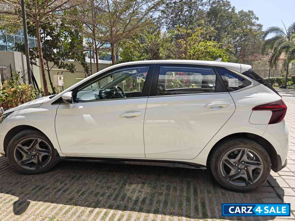 Polar White Hyundai i20 1.0 TURBO SPORTZ DCT