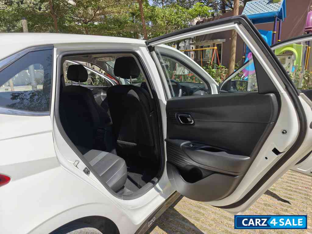 Polar White Hyundai i20 1.0 TURBO SPORTZ DCT