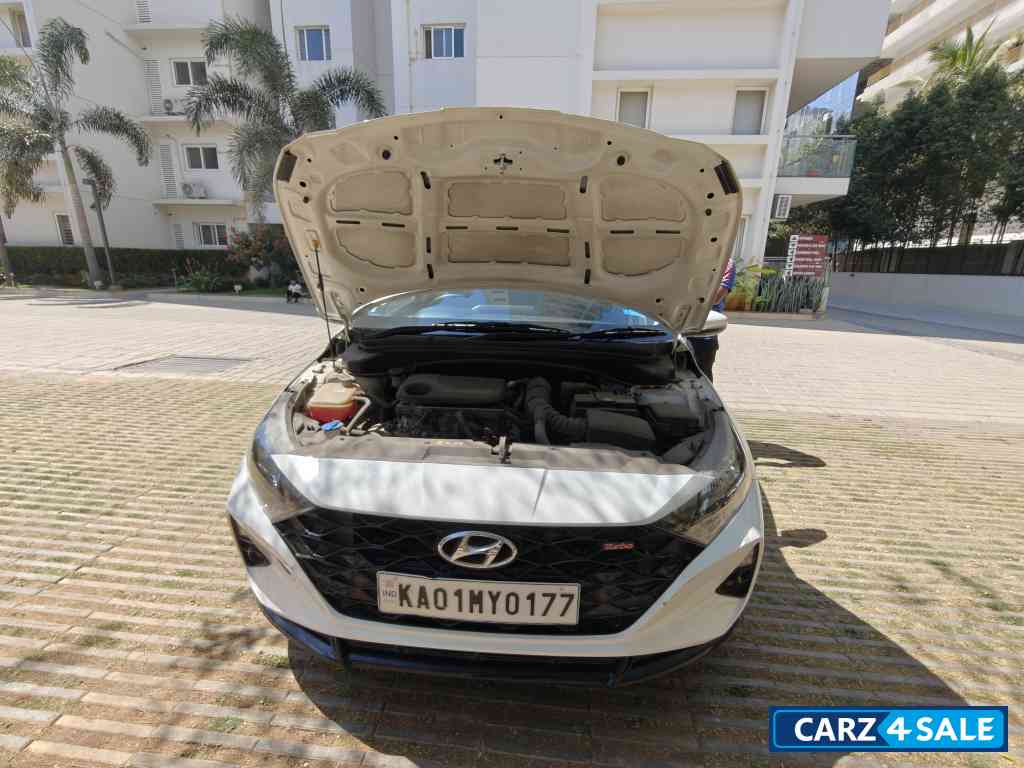 Polar White Hyundai i20 1.0 TURBO SPORTZ DCT