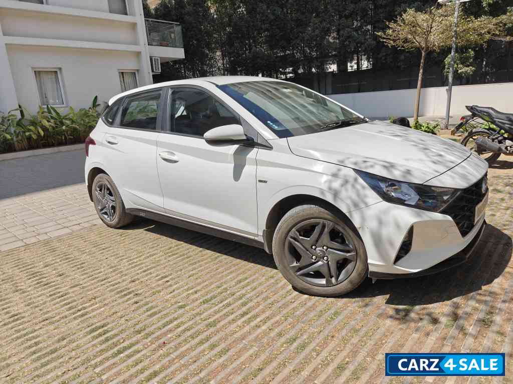 Polar White Hyundai i20 1.0 TURBO SPORTZ DCT