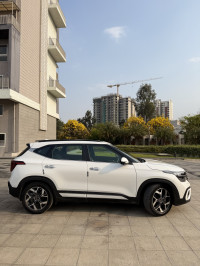 Glacier White Kia Seltos GTX PLUS 1.5 TURBO 7 DCT