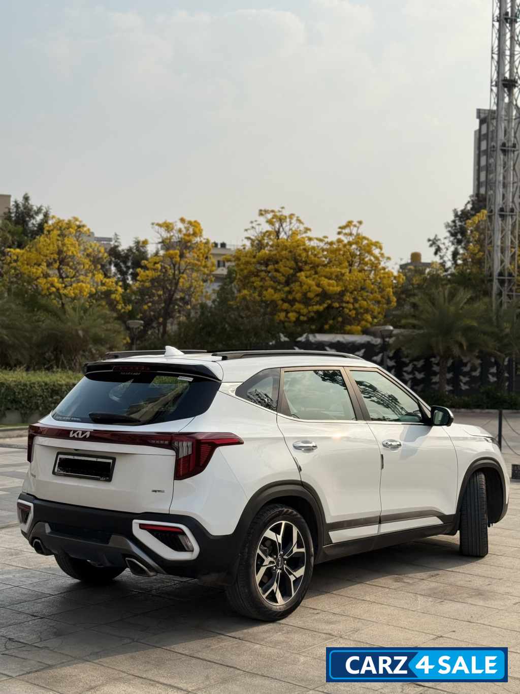 Glacier White Kia Seltos GTX PLUS 1.5 TURBO 7 DCT