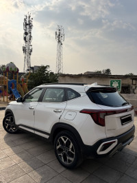 Glacier White Kia Seltos GTX PLUS 1.5 TURBO 7 DCT