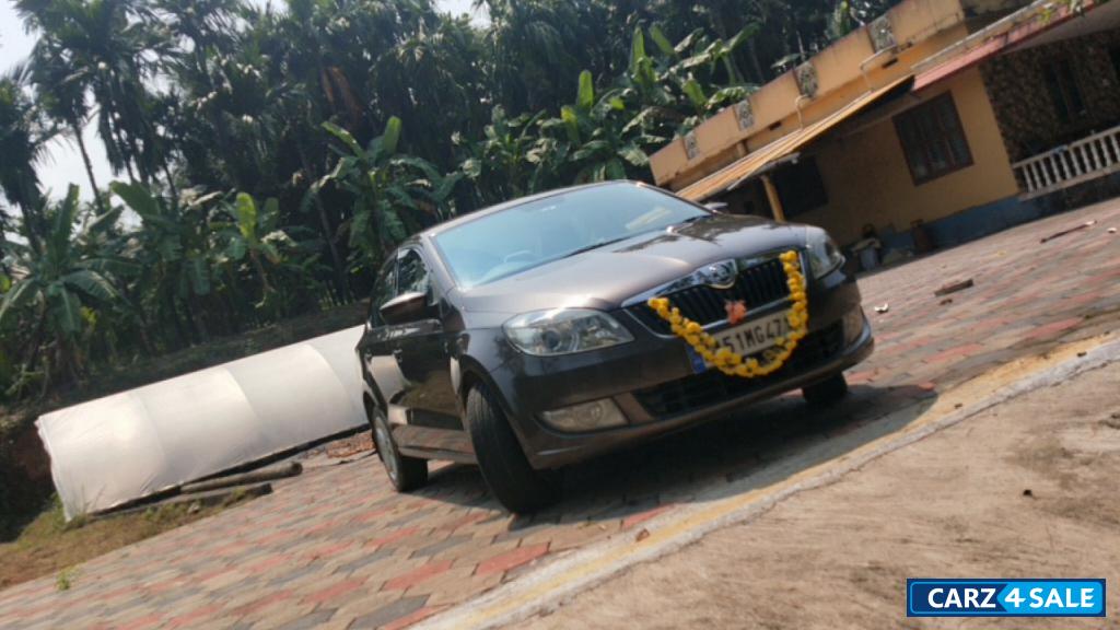 Toffe Brown Skoda Rapid 1.5 diesel DSG automatic Toffe Brown Skoda Rapid 1.5 diesel DSG automatic