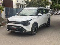 White Kia Carens Luxury Plus DCT 7 STR