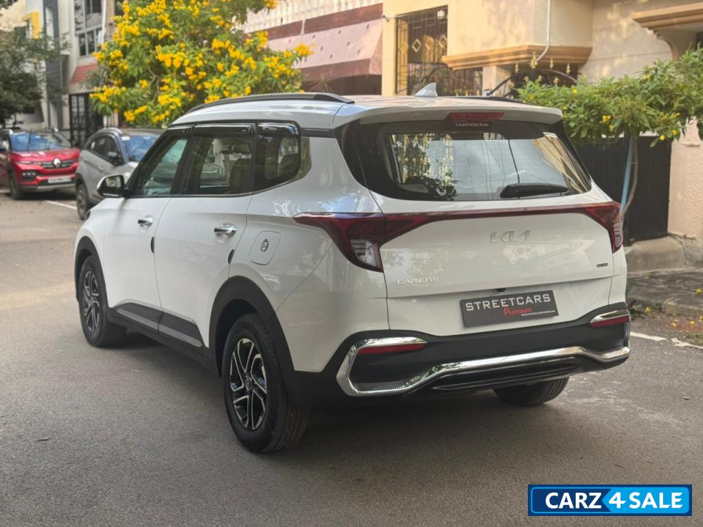 White Kia Carens Luxury Plus DCT 7 STR White Kia Carens Luxury Plus DCT 7 STR