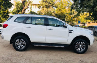 White Ford Endeavour 3.2 AT 4X4