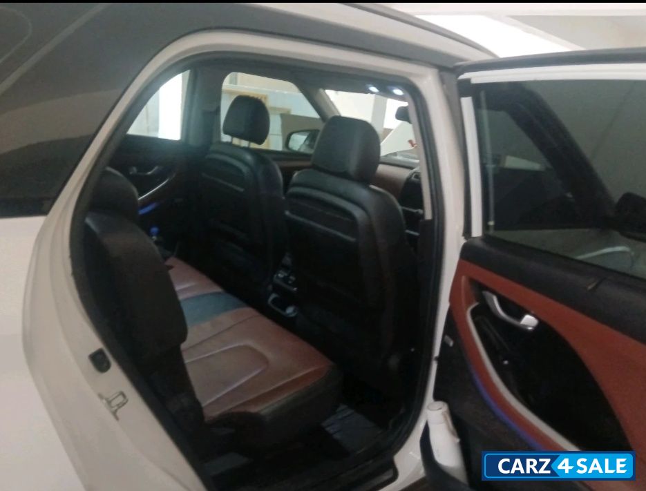 Hyundai Alcazar 1.5 MT Platinum