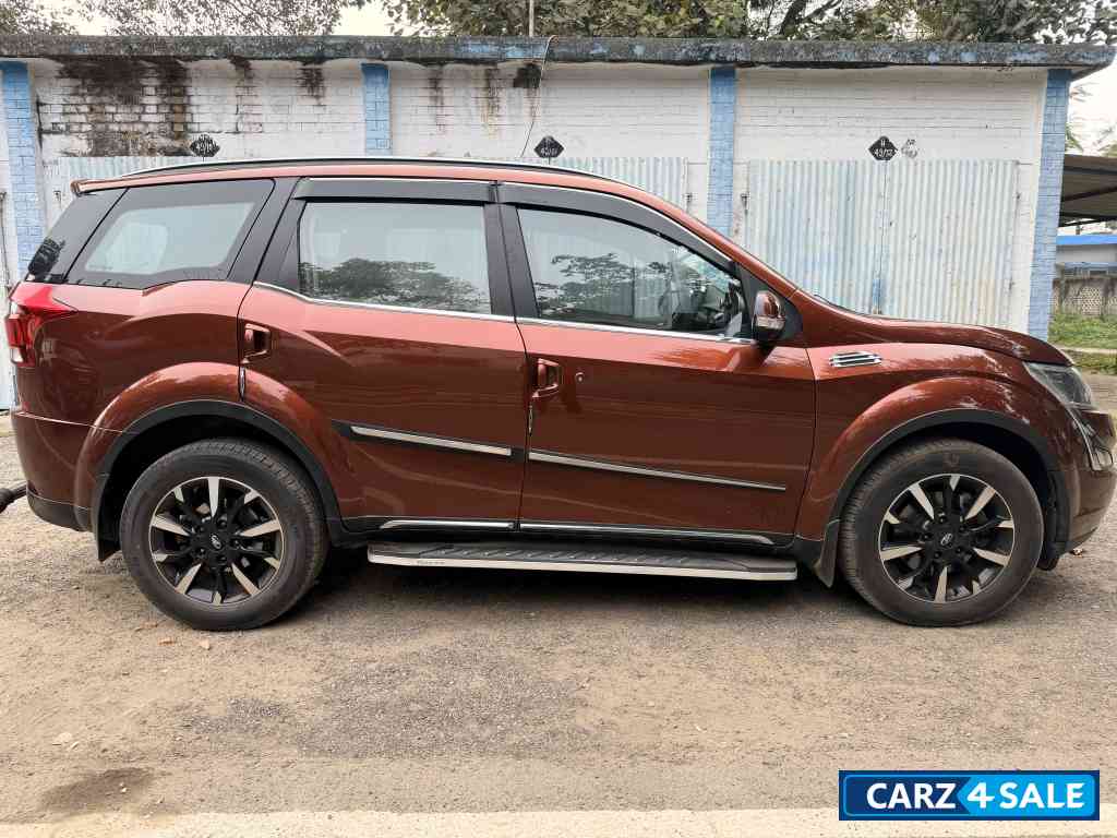 Mystic Copper Mahindra XUV 500 W11 AT (O)