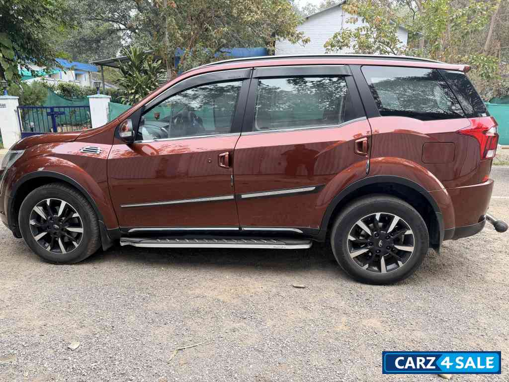 Mystic Copper Mahindra XUV 500 W11 AT (O)