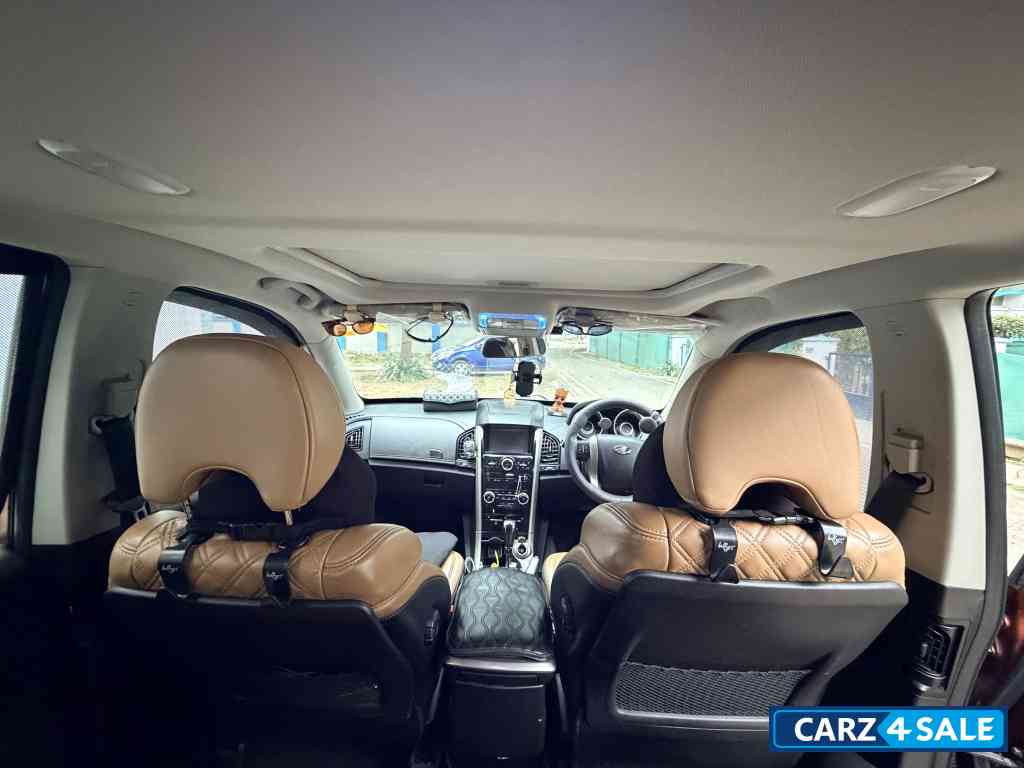 Mystic Copper Mahindra XUV 500 W11 AT (O)