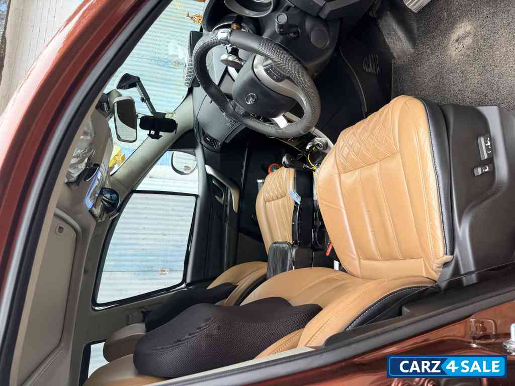 Mystic Copper Mahindra XUV 500 W11 AT (O)