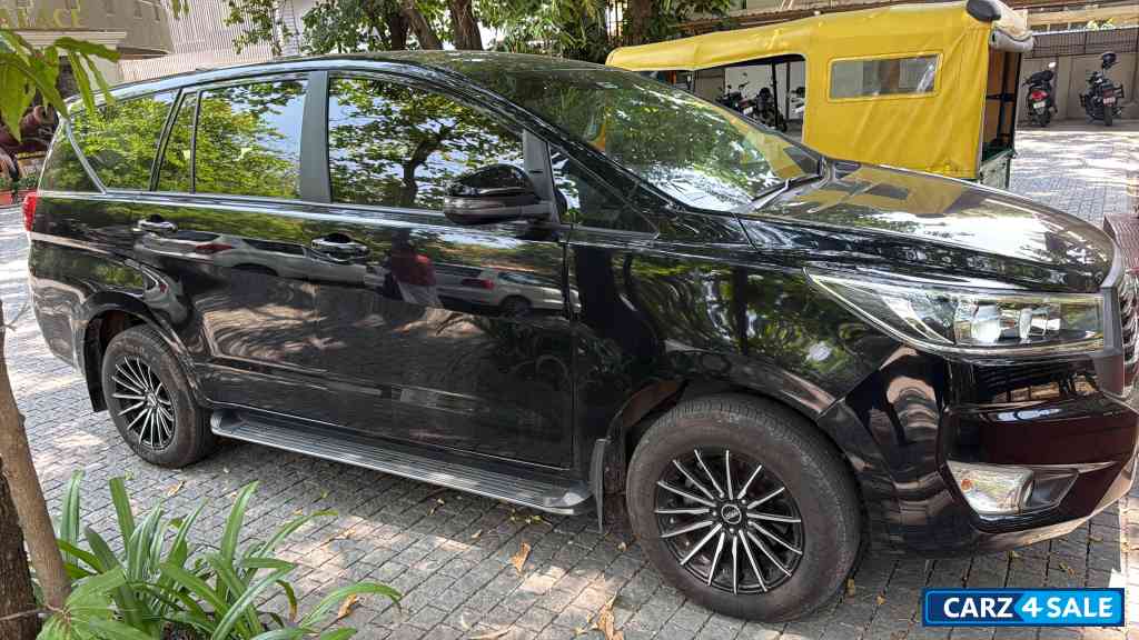 Toyota Innova Crysta gx mt