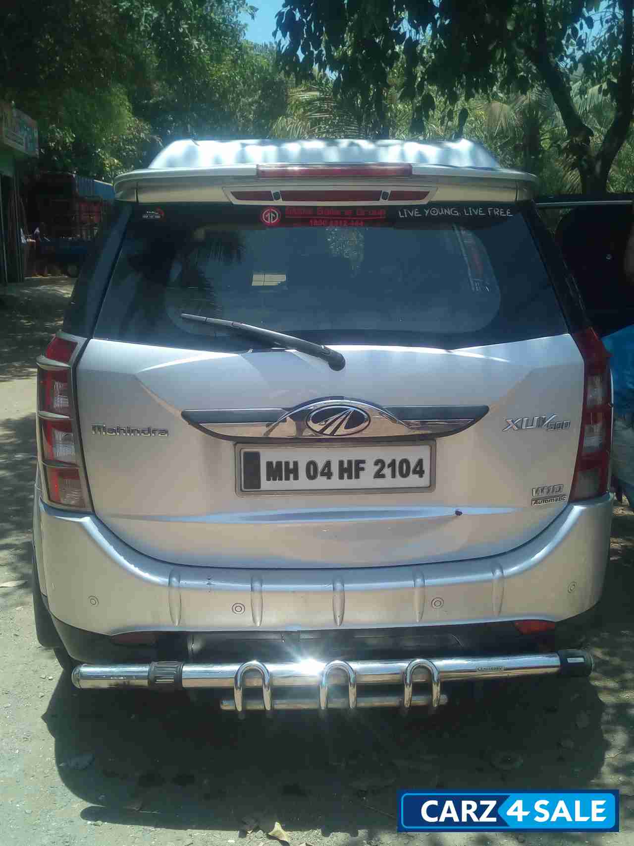 Silver Mahindra  XUV 500 R FWD W10