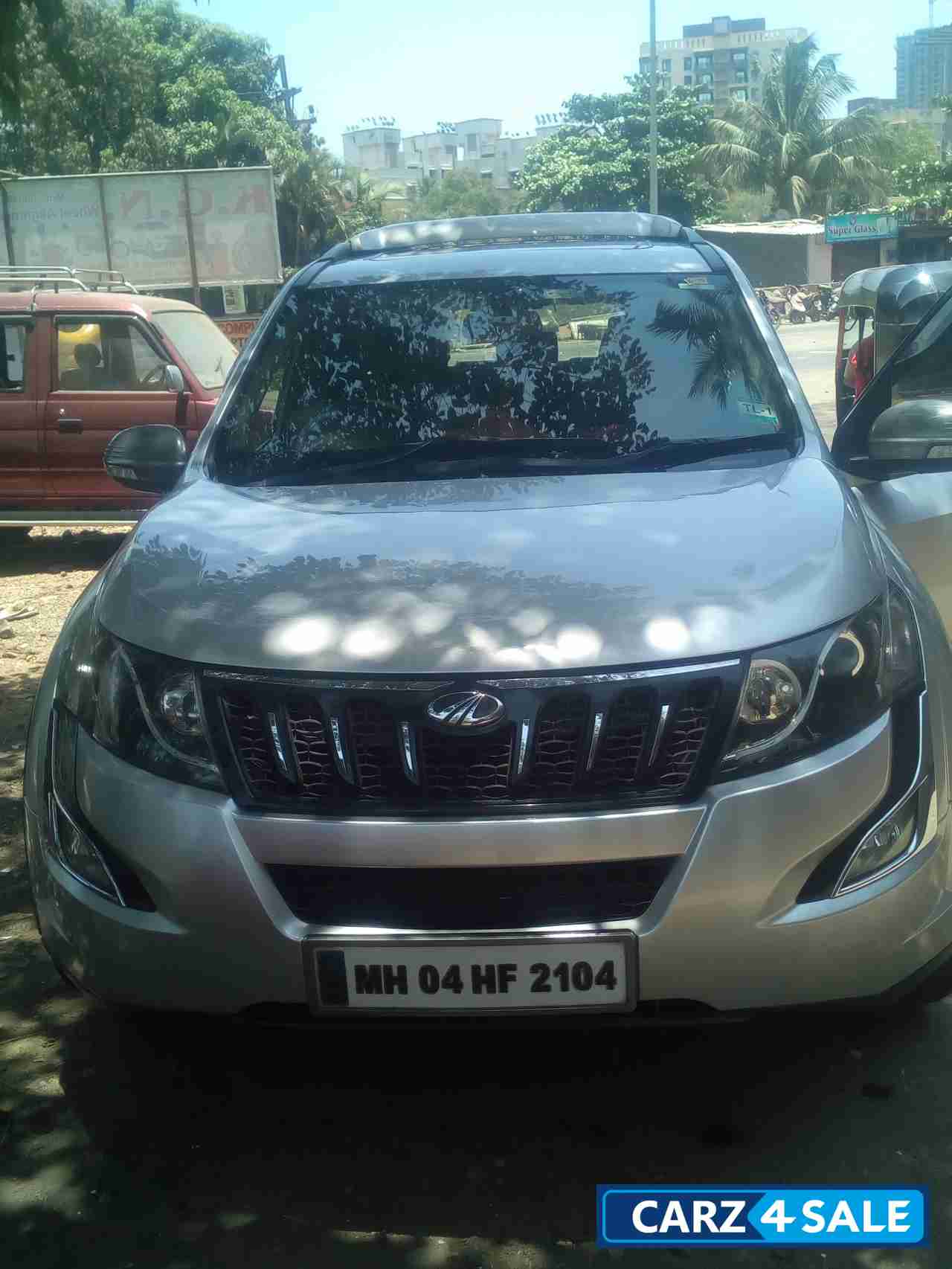 Silver Mahindra  XUV 500 R FWD W10