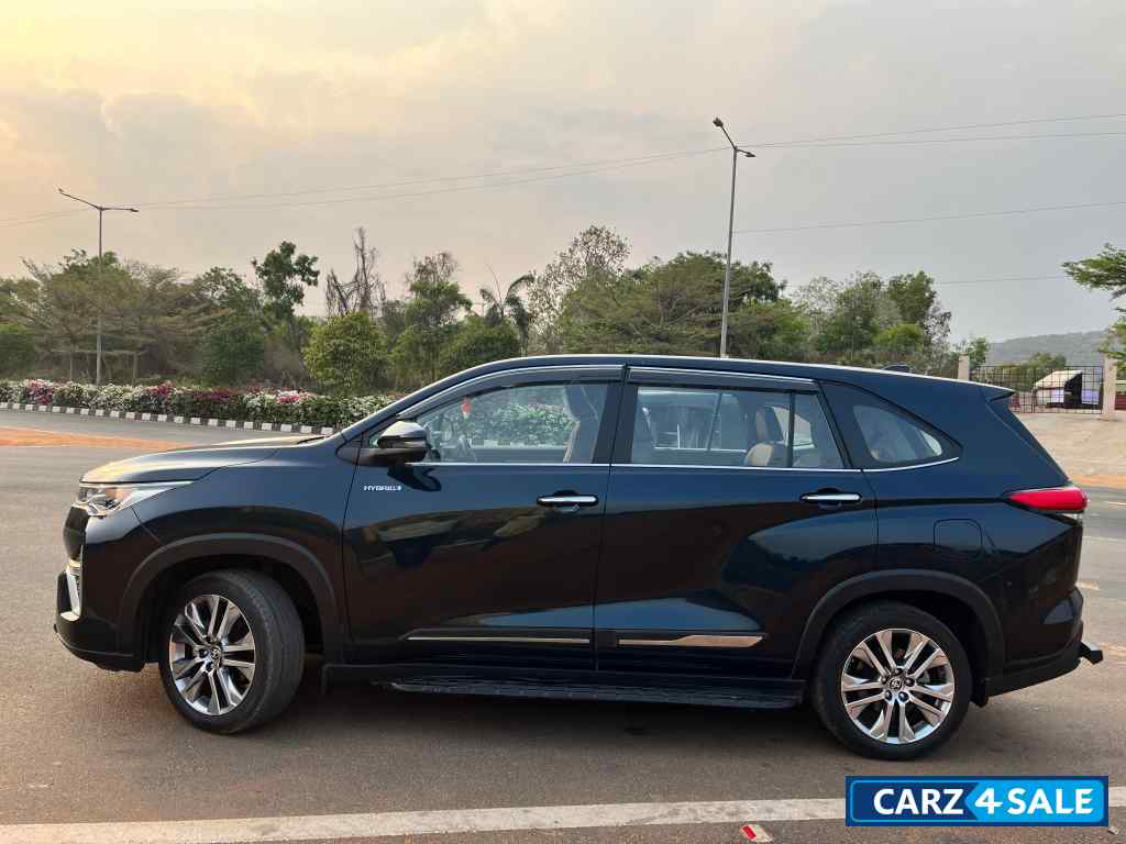 Blackish Ageha Gf Toyota Innova Hycross ZXO