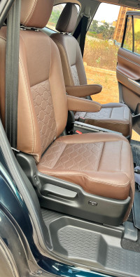 Blackish Ageha Gf Toyota Innova Hycross ZXO