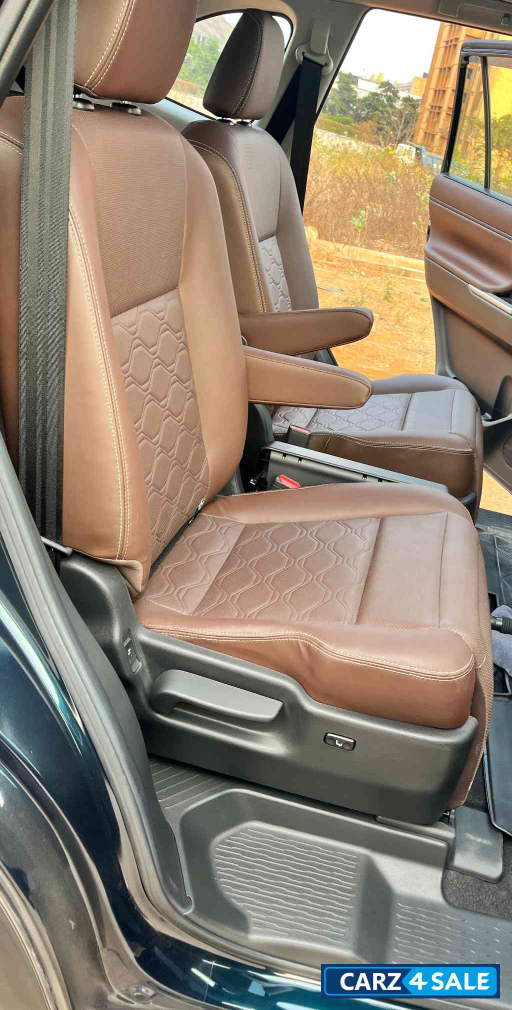 Blackish Ageha Gf Toyota Innova Hycross ZXO