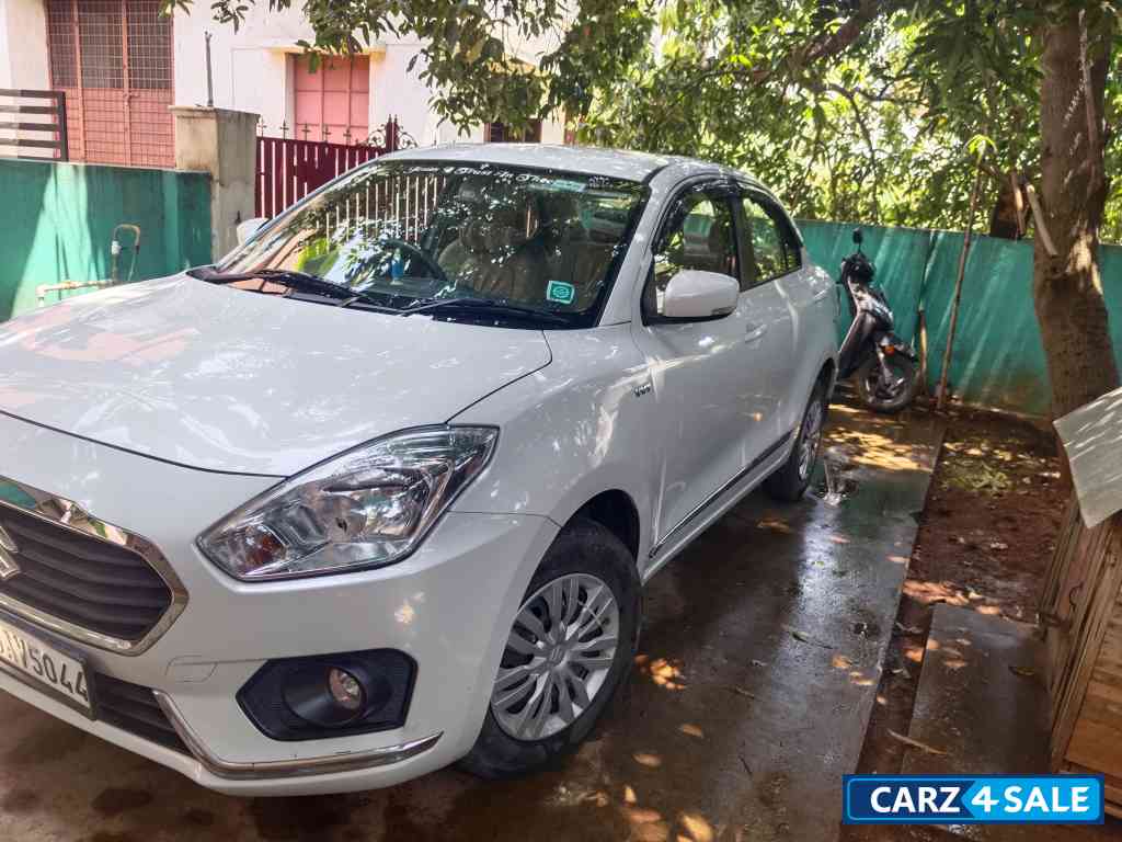 White Maruti Suzuki Dzire