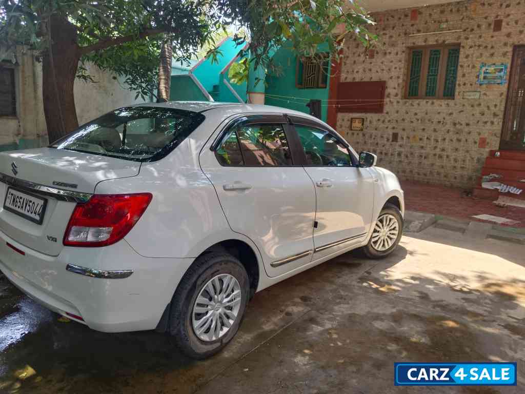 White Maruti Suzuki Dzire