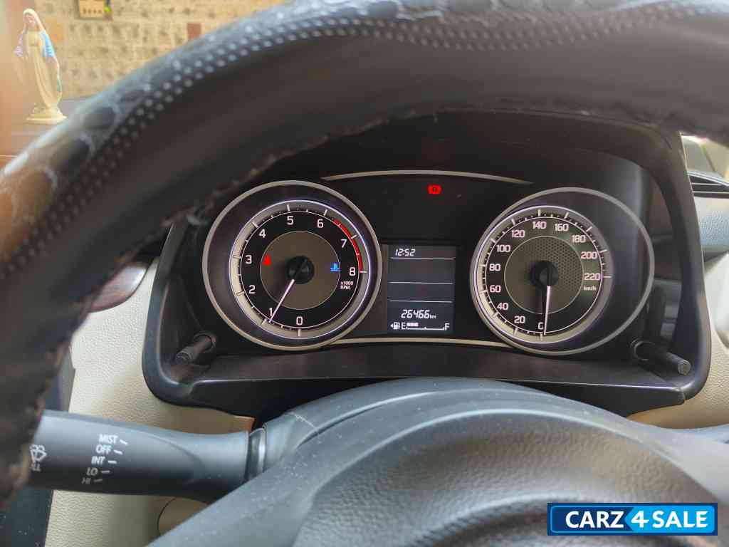 White Maruti Suzuki Dzire