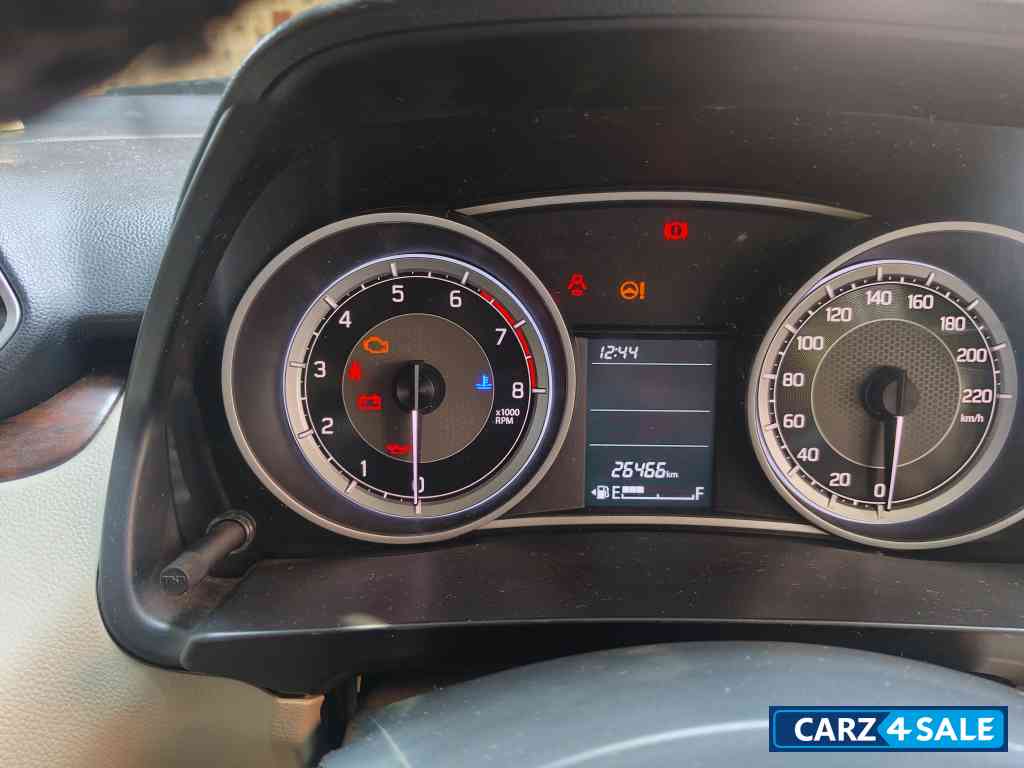 White Maruti Suzuki Dzire