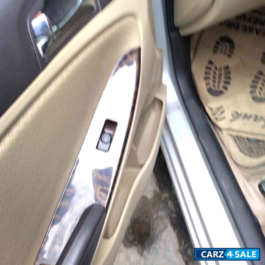 Silver Hyundai Verna 1.6 sx(optional)