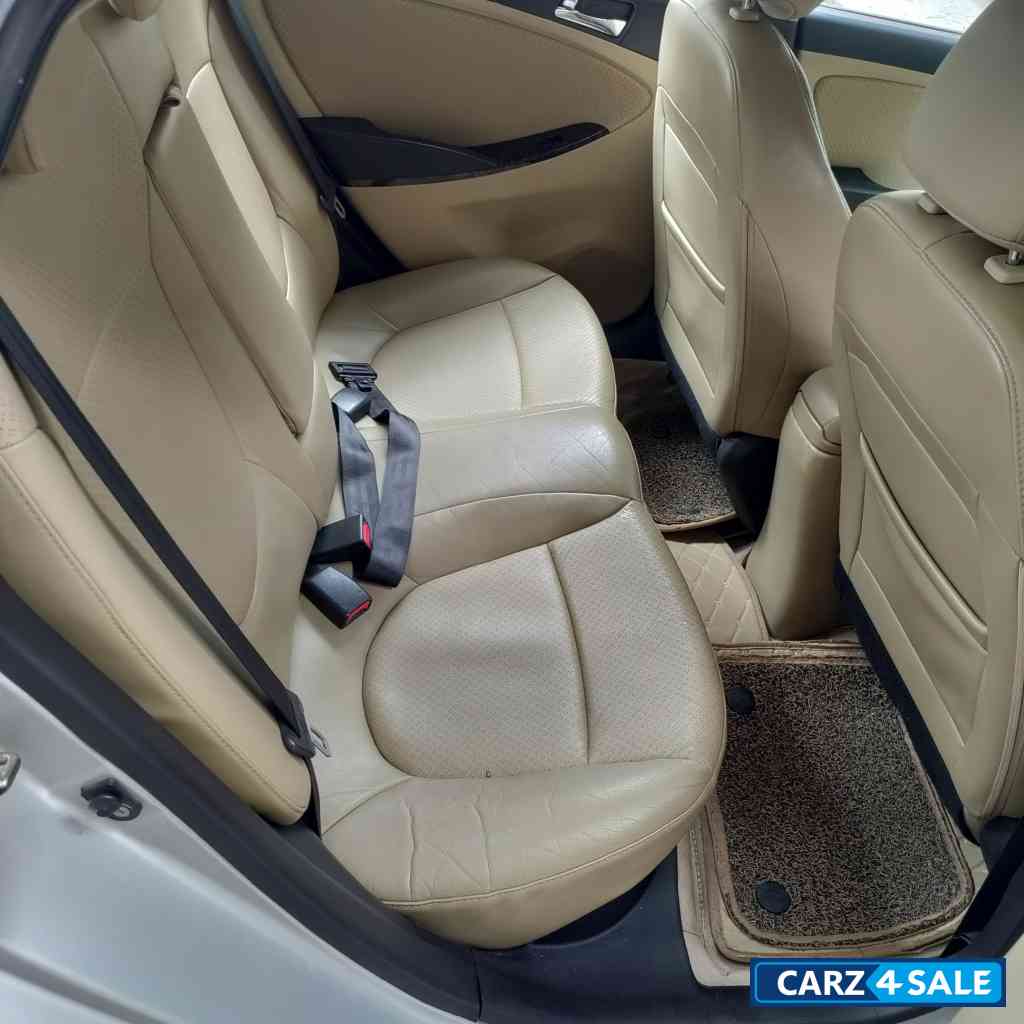 Silver Hyundai Verna 1.6 sx(optional)