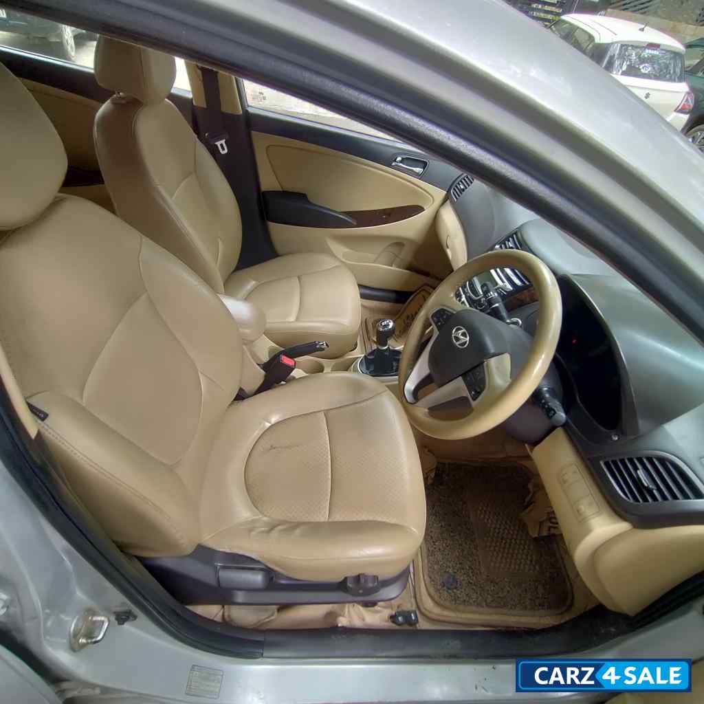 Silver Hyundai Verna 1.6 sx(optional)