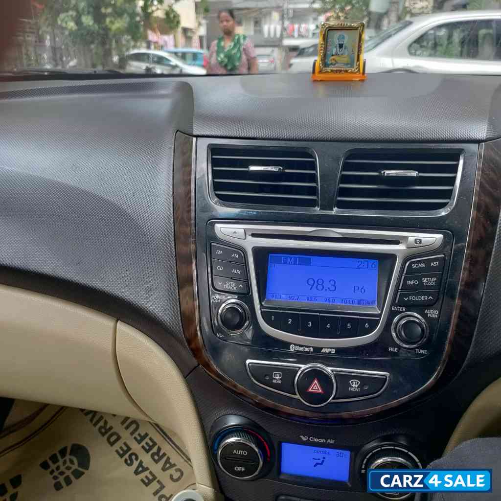 Silver Hyundai Verna 1.6 sx(optional)