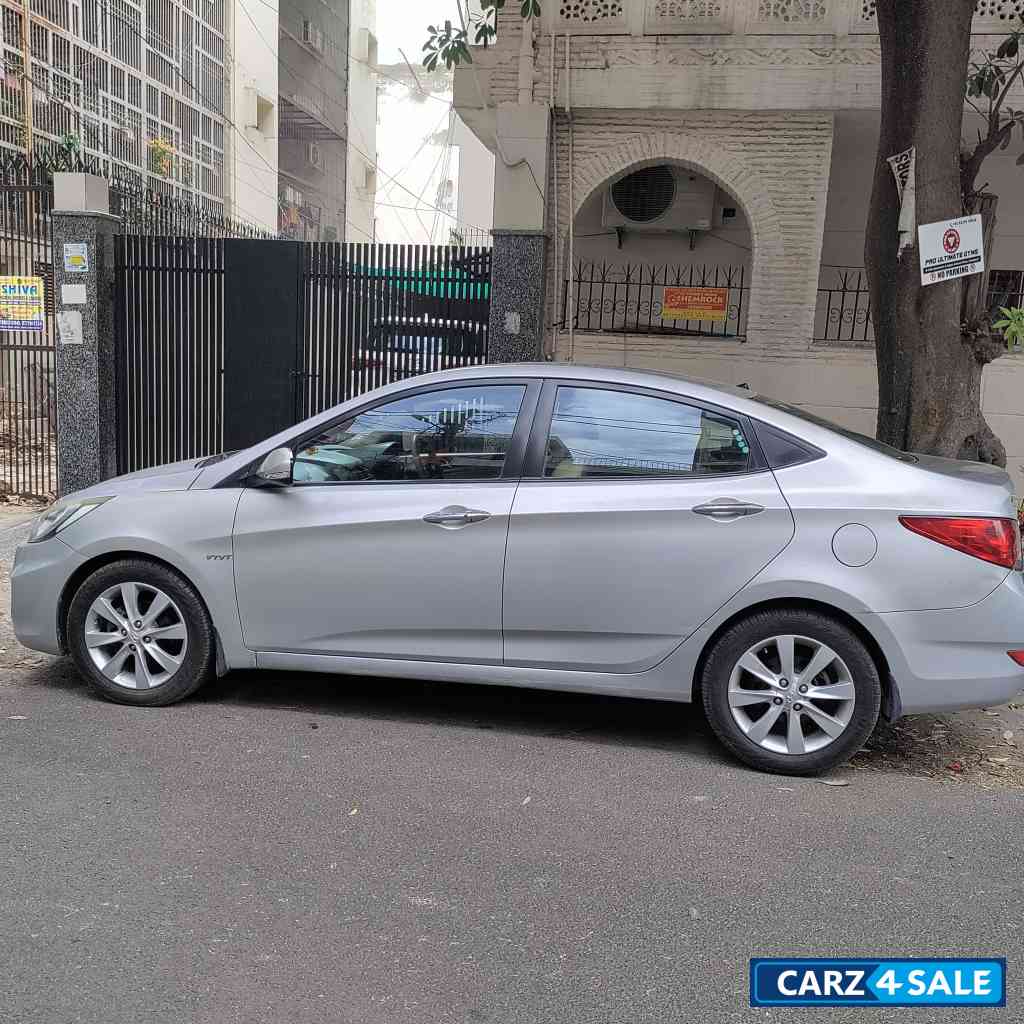 Silver Hyundai Verna 1.6 sx(optional)