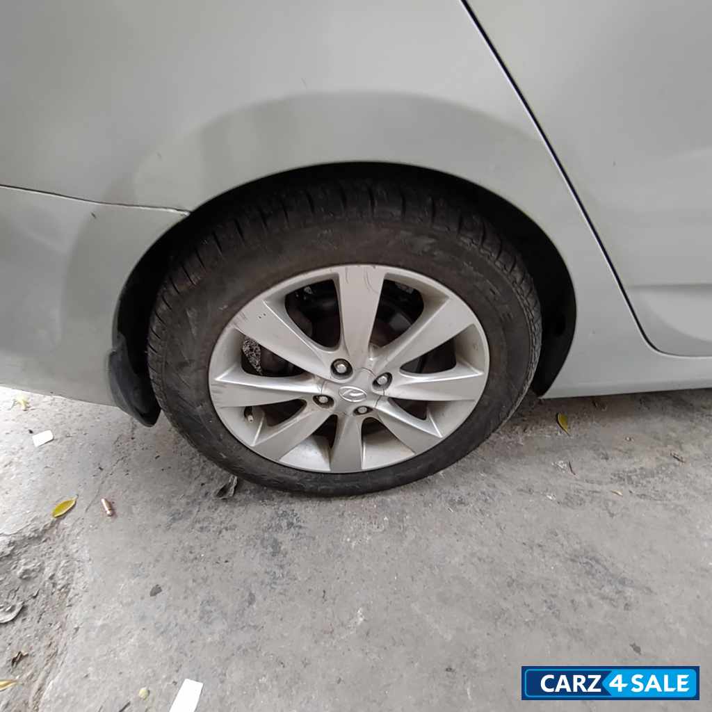 Silver Hyundai Verna 1.6 sx(optional)