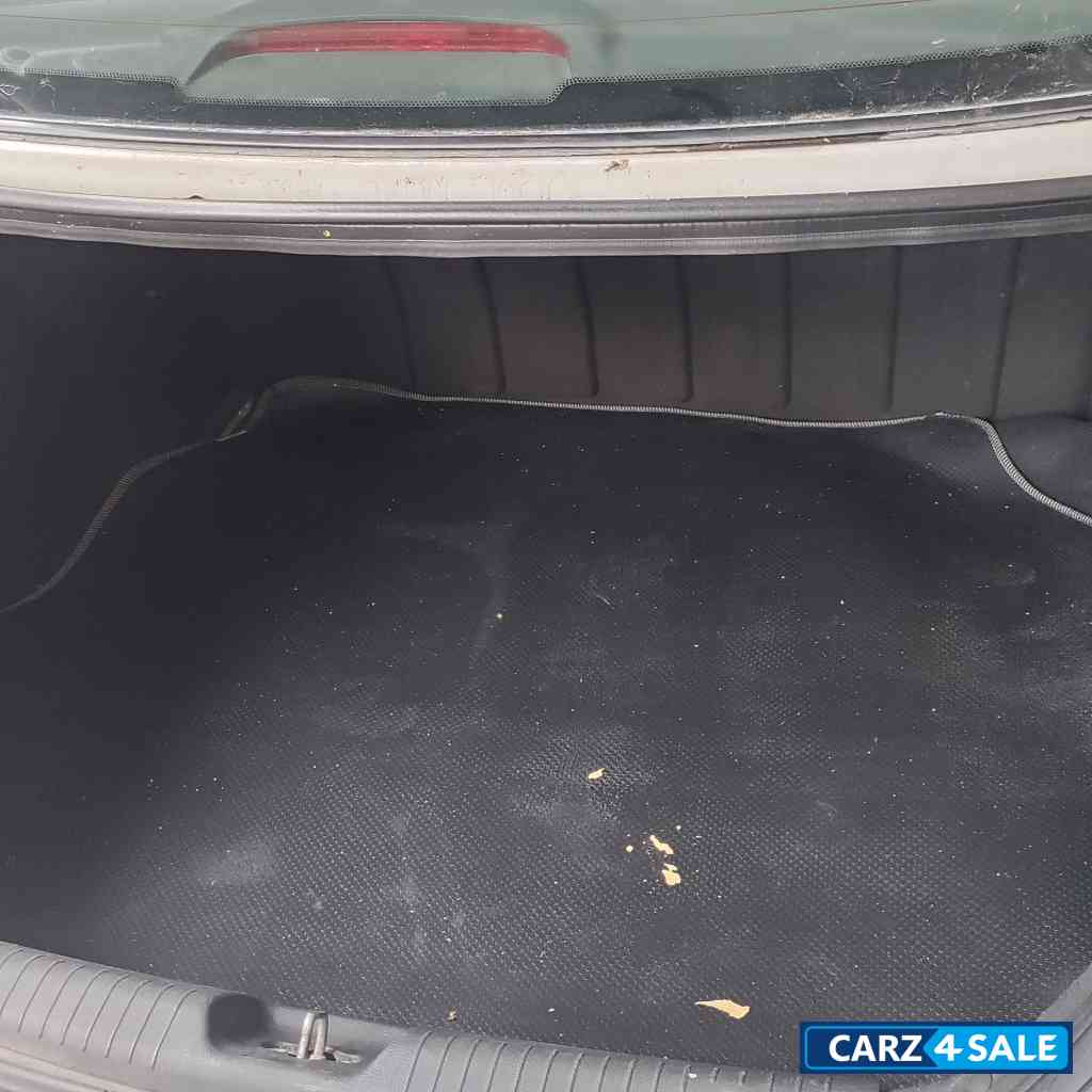 Silver Hyundai Verna 1.6 sx(optional)