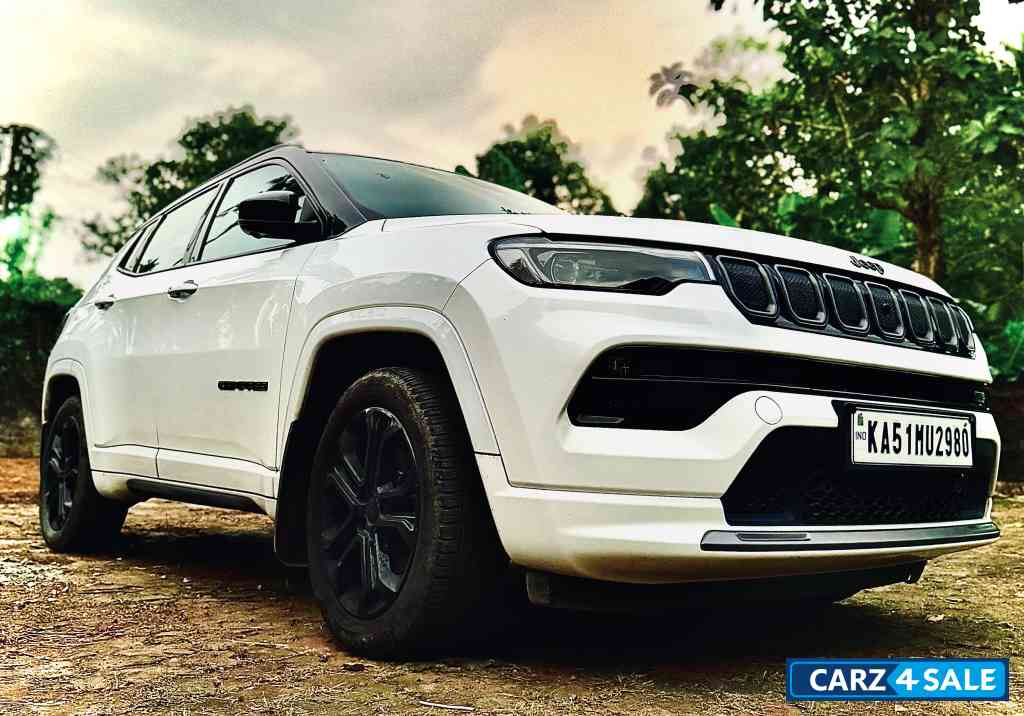 White Jeep Compass S