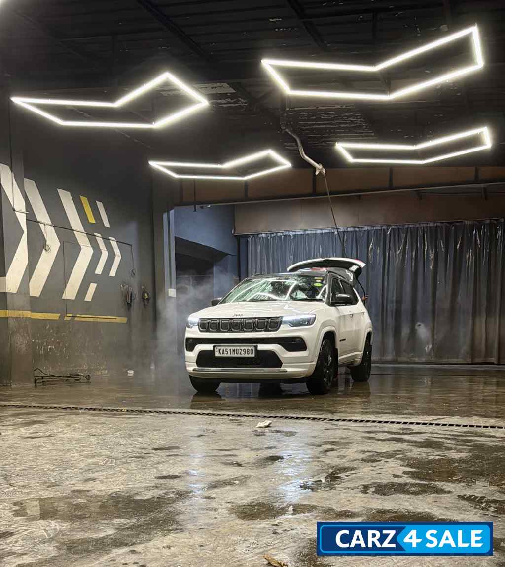 White Jeep Compass S