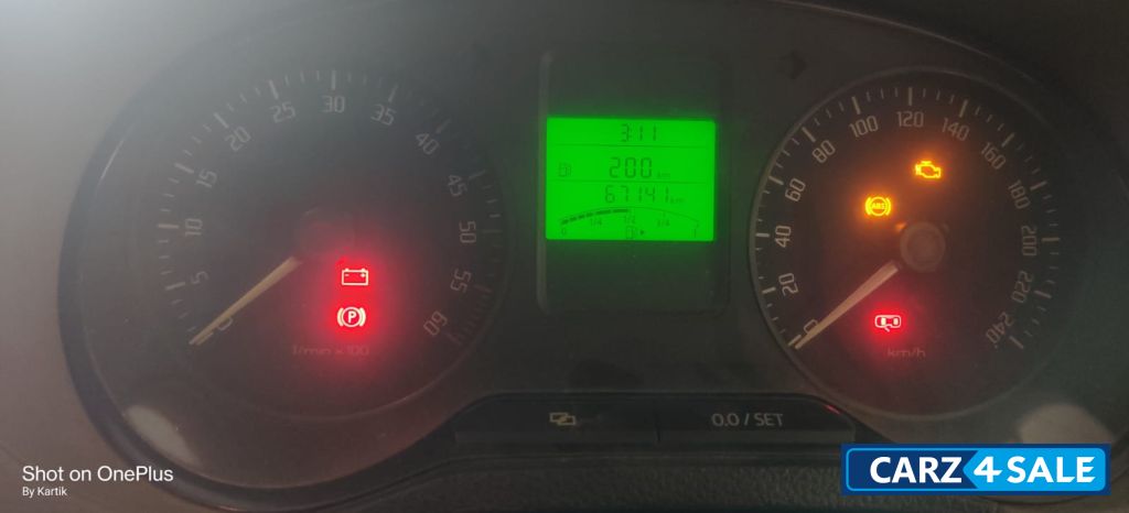 C Beige Skoda Rapid AMB plus 1.6 TDICRMT