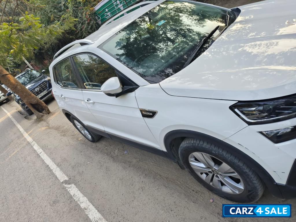 White Skoda Kushaq Ambition 1.0 MT