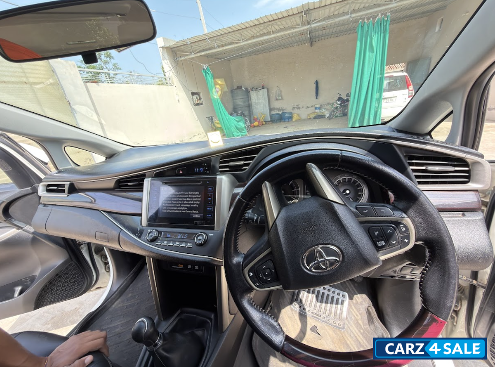 Toyota Innova 2.4V Toyota Innova 2.4V