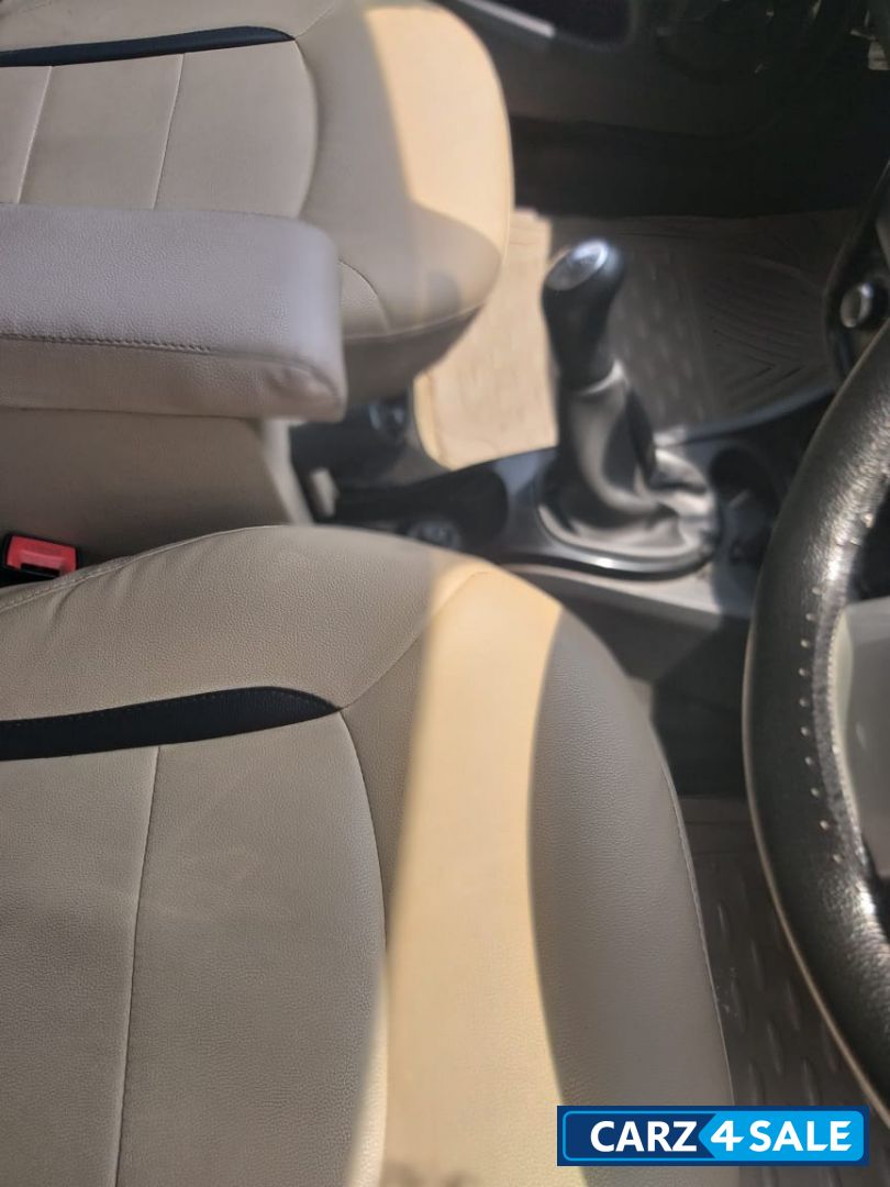 Mw Brown Renault Duster Diesal 85 RxL Mw Brown Renault Duster Diesal 85 RxL