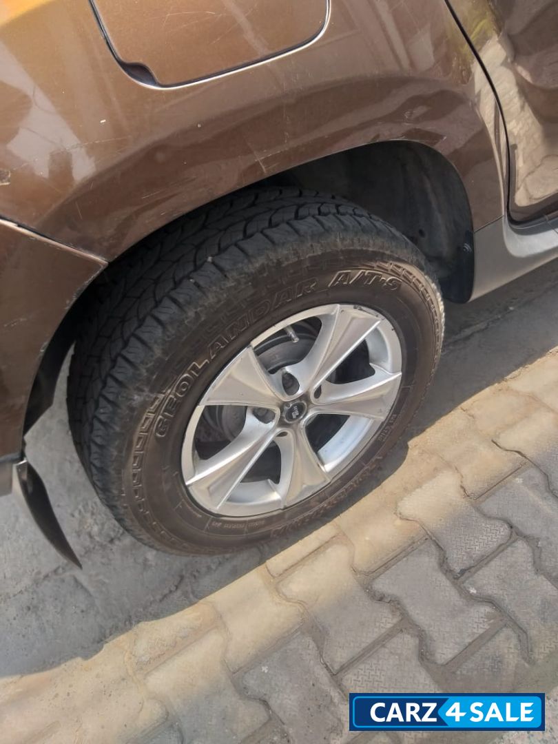 Mw Brown Renault Duster Diesal 85 RxL Mw Brown Renault Duster Diesal 85 RxL