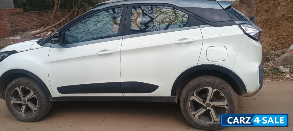 White And Grey Tata Nexon XZ+HS White And Grey Tata Nexon XZ+HS
