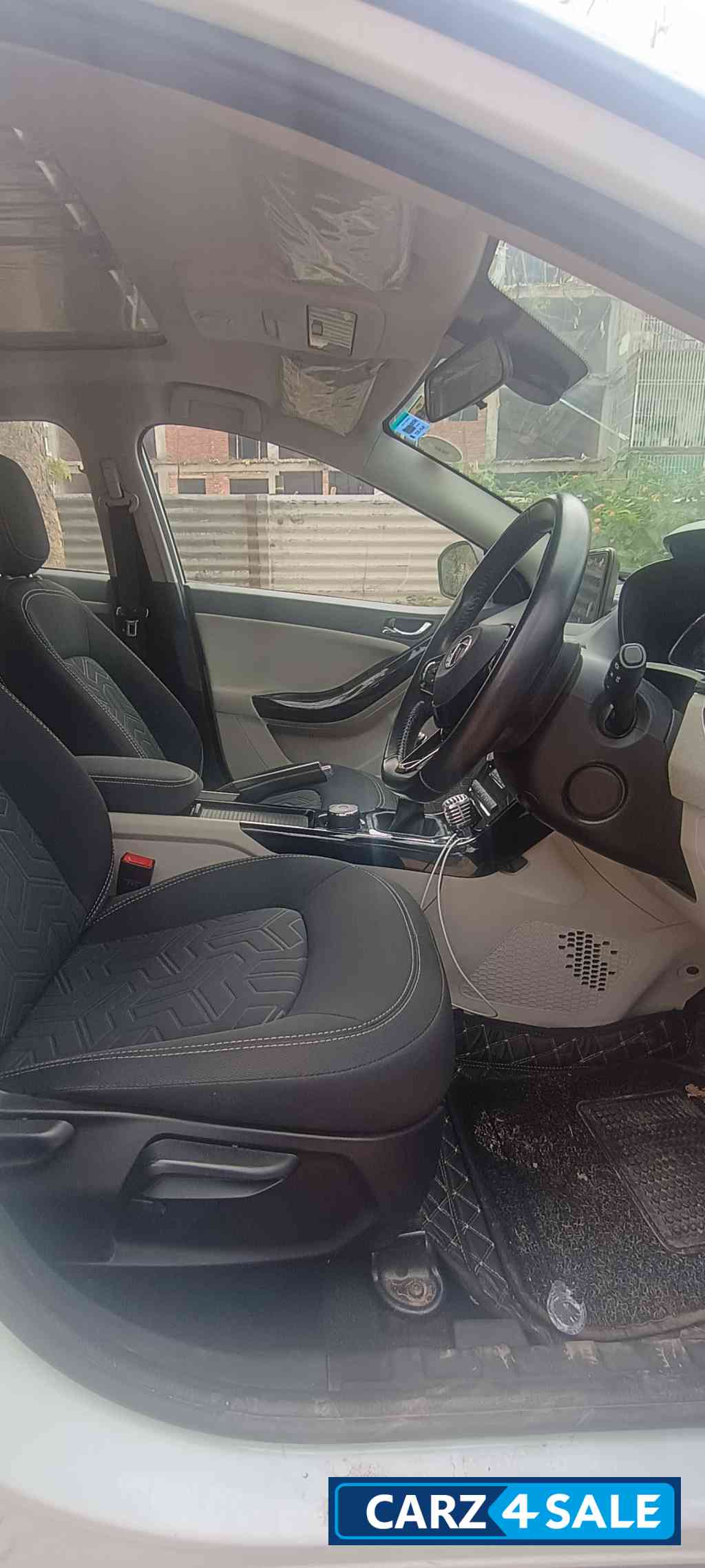 White And Grey Tata Nexon XZ+HS White And Grey Tata Nexon XZ+HS